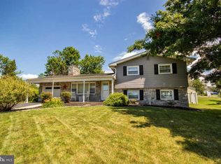 1026 Lakeview Ter, Pennsburg, PA 18073