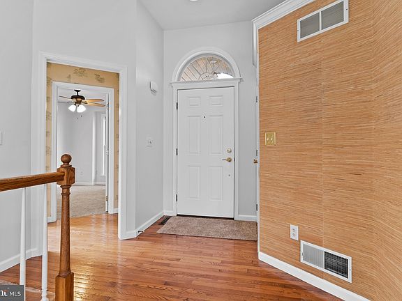 3rd image of 8 Longwood Dr