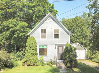 9 Spruce St, Camden, ME 04843