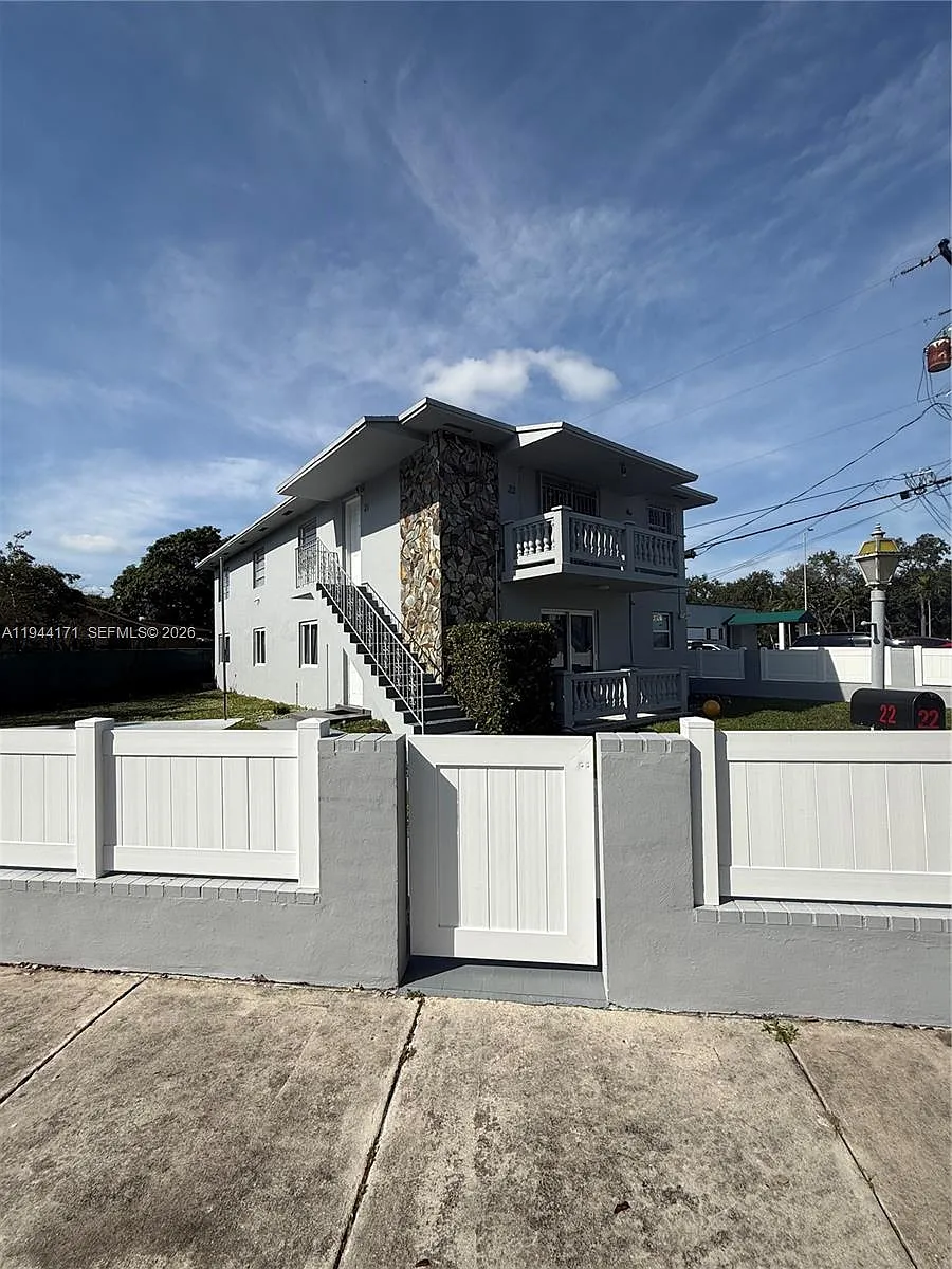 Building Photo - 22 SW 55th Avenue Rd #U