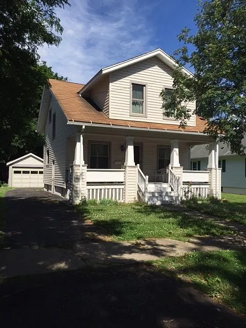 910 Grove St photo 1