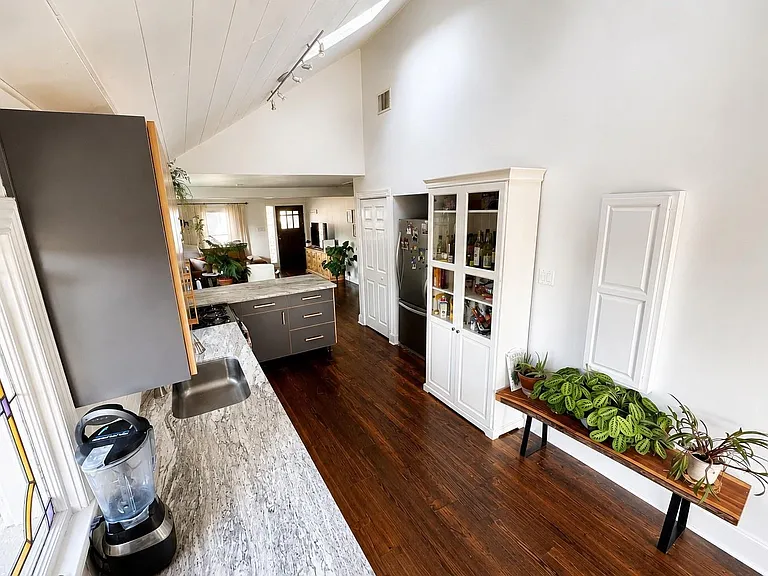 206 Aurora St — Photo 10