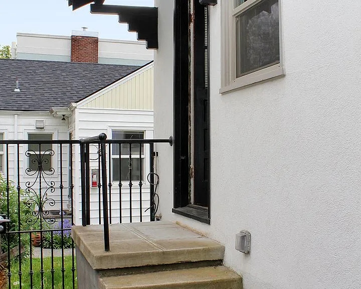 Gorgeous Remodeled Belmont 1 Bedroom with Garage! — Photo 20