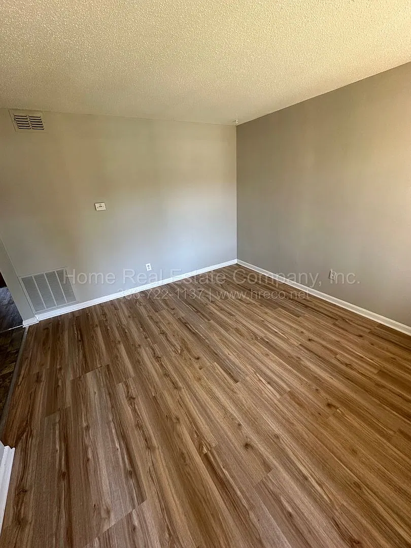 1002 Salisbury St — Photo 2