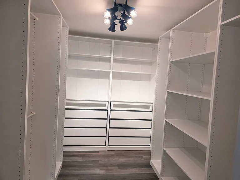 Walking closing (master bedroom)