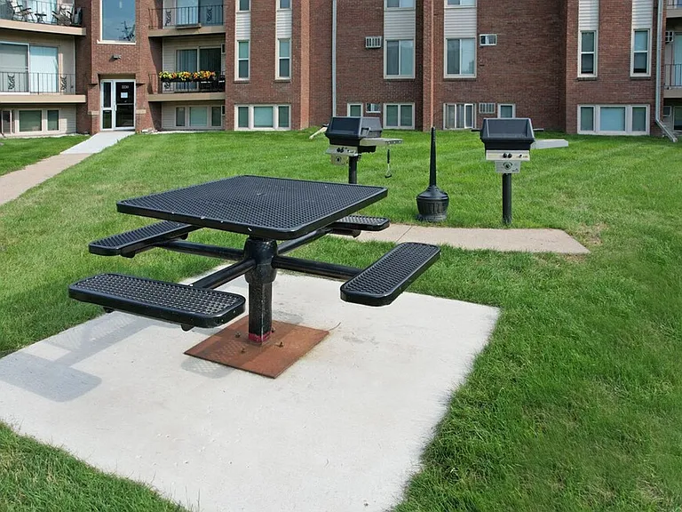 Rose Mall Apartments — Photo 30