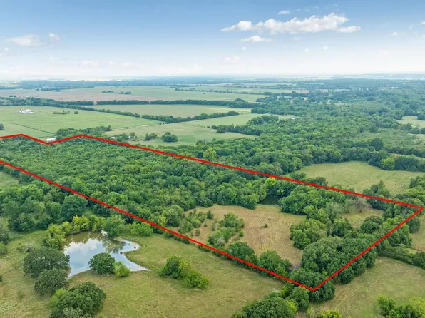 5068 County Road 15200, Deport, TX 75435