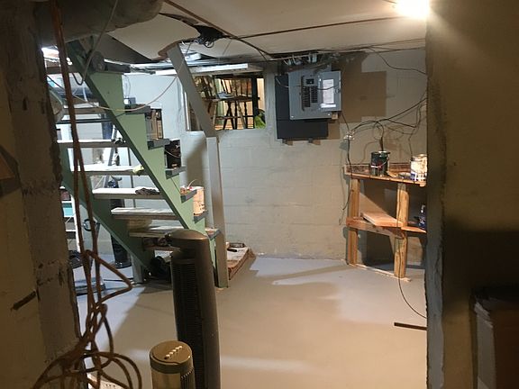 3rd image of 222 W 81st St