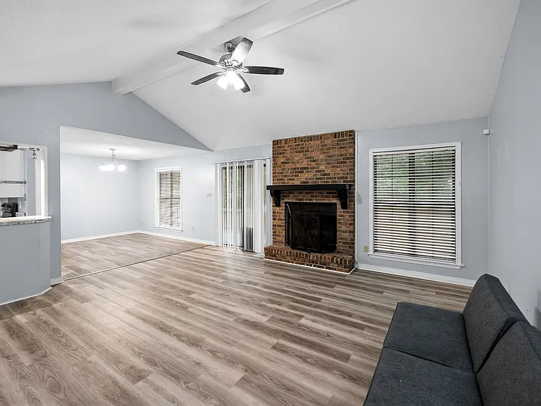 115 Donna Cir — Photo 4