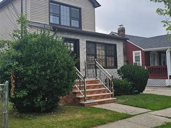 22 S 17 Street, New Hyde Park, NY 11040