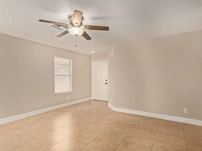 6521 W Pomo St — Photo 8