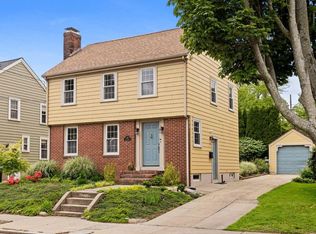 405 Eaton St, Providence, RI 02908