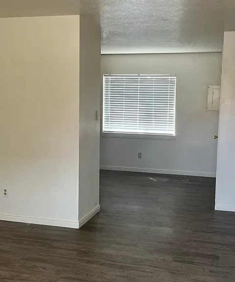 1642 W Harding Ave — Photo 2