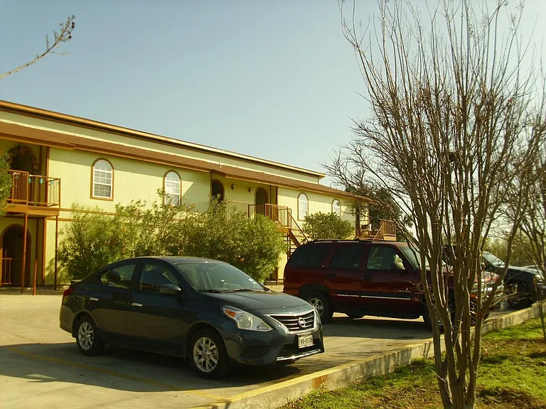 421 Hilltop Rd — Photo 13