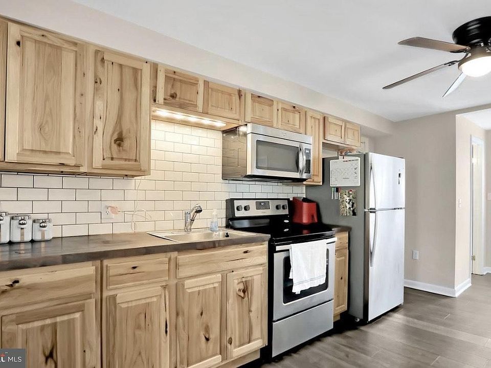 1st image of 316 W 9th St Front 1