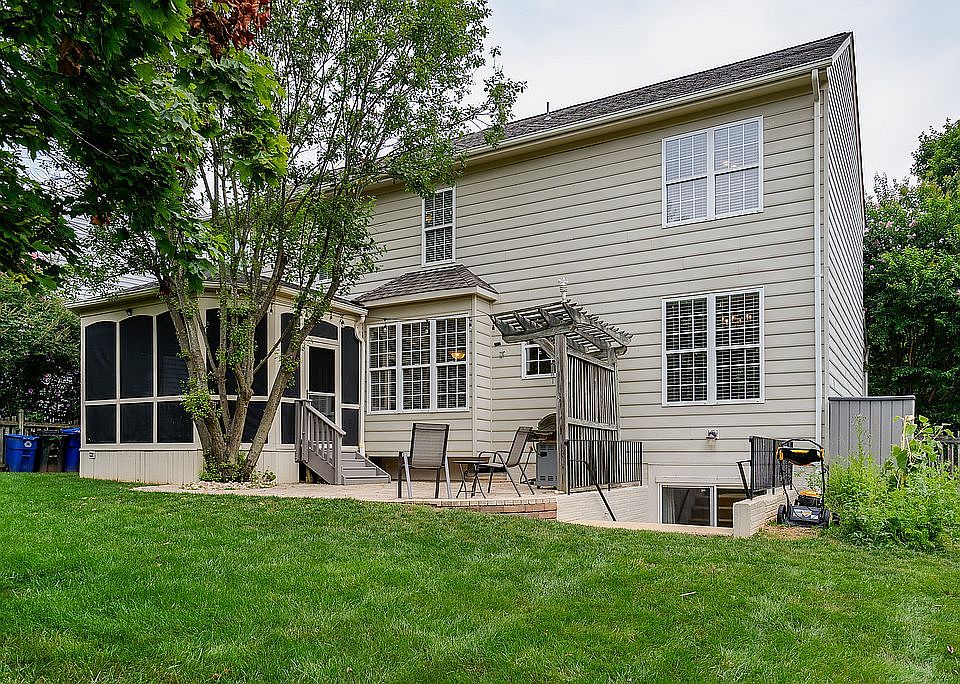 2nd image of 210 Lawford Dr SW