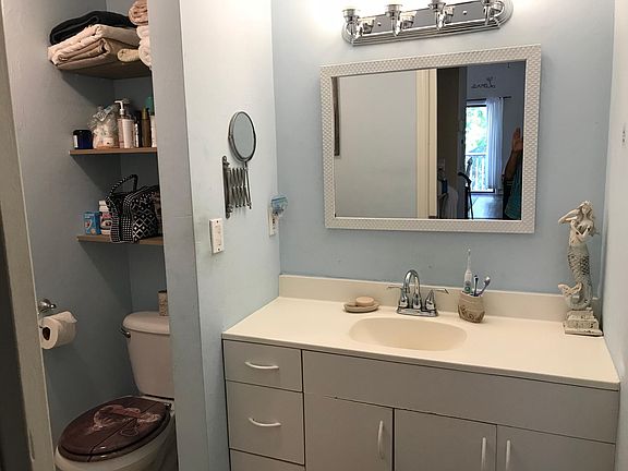 Bathroom-Full tub and shower