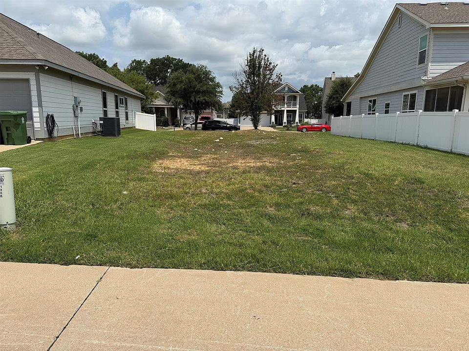 1st image of 1306 Oakcrest Dr