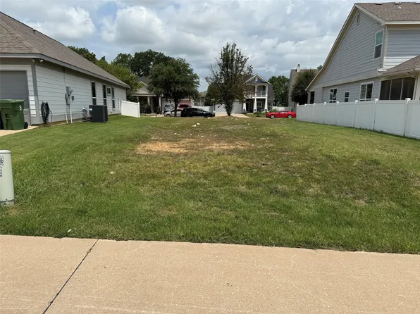 1306 Oakcrest Dr, Aubrey, TX 76227