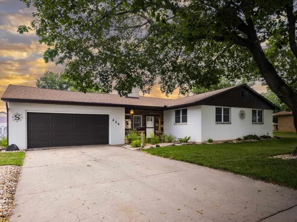 224 E Greenwood St, Morton, IL 61550