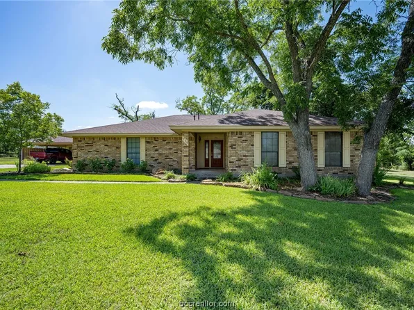778 E Bellville St, Giddings, TX 78942