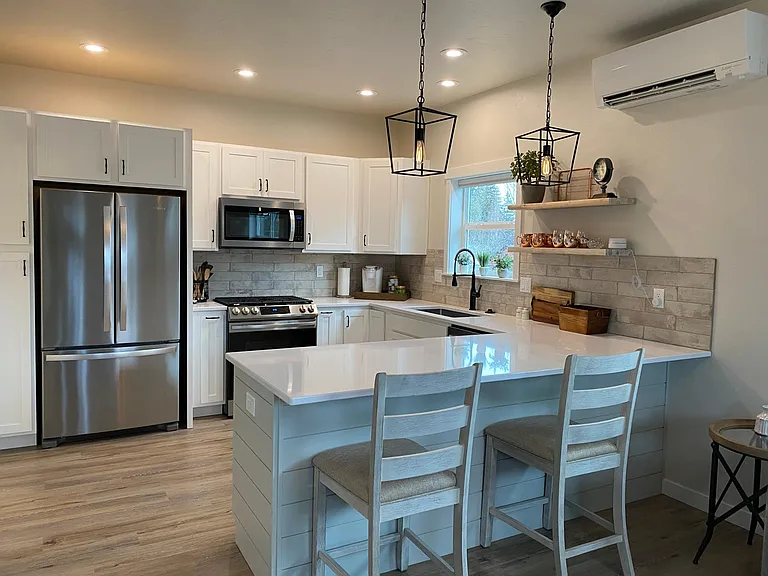 48 NW Gilchrist Ave #2 — Photo 8