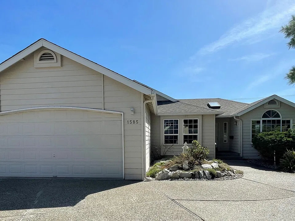 1585 Carson Ct