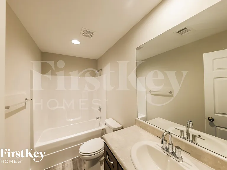120 Castlebar Cir — Photo 13