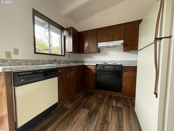 5th image of 206 NE 12th Ave