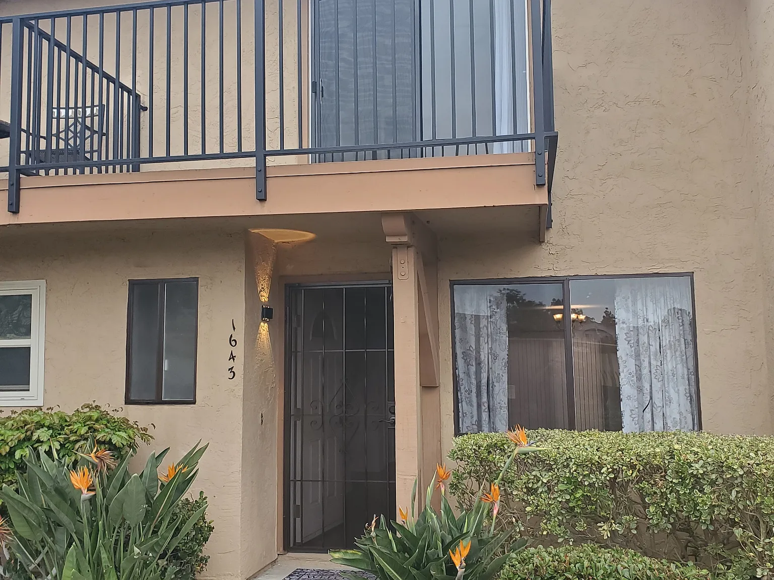 2 bed, 1.5 bath, 1060 sqft, $3,222 — Photo 2