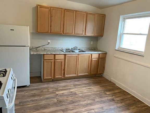 5th image of 14753 Saint Marys St