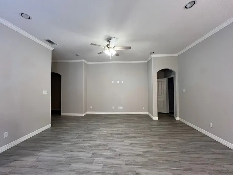 148 Frank St — Photo 3