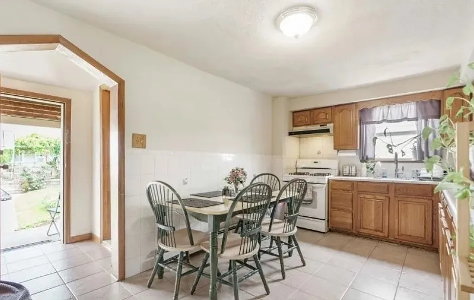 195 Boston Ave — Photo 3