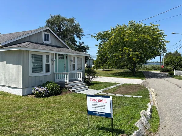 15 N Water St, Portsmouth, RI 02871
