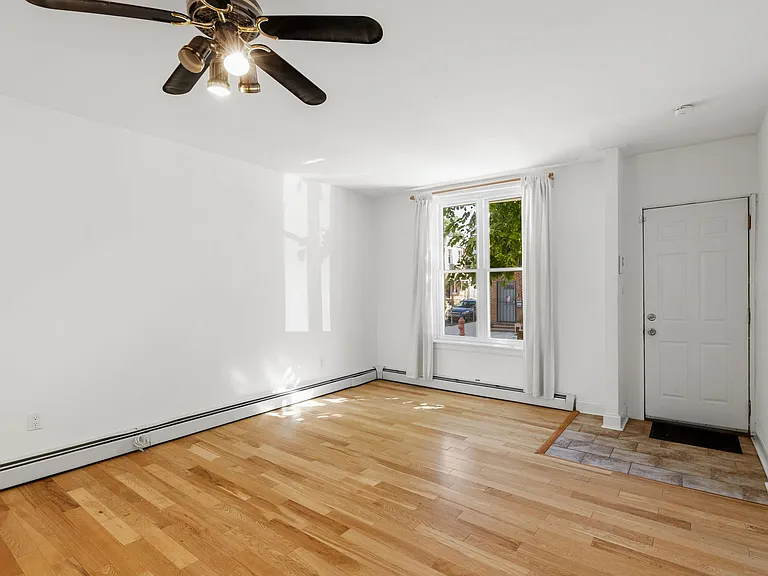 2426 E Indiana Ave — Photo 23