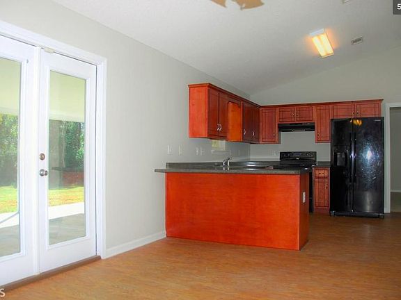 4th image of 112 Cedar Circle Dr