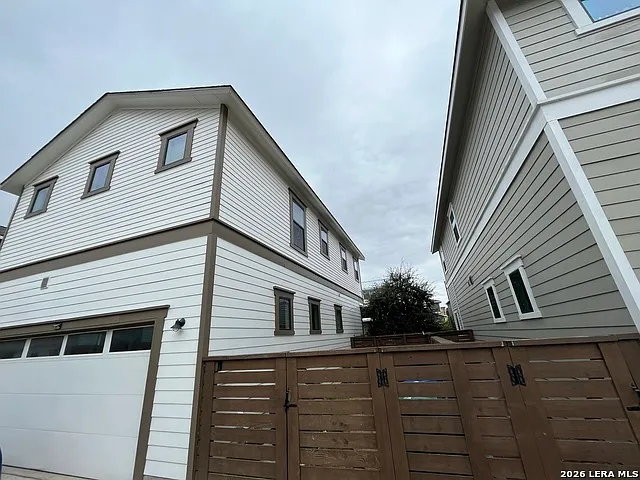 1146 N Olive St — Photo 10