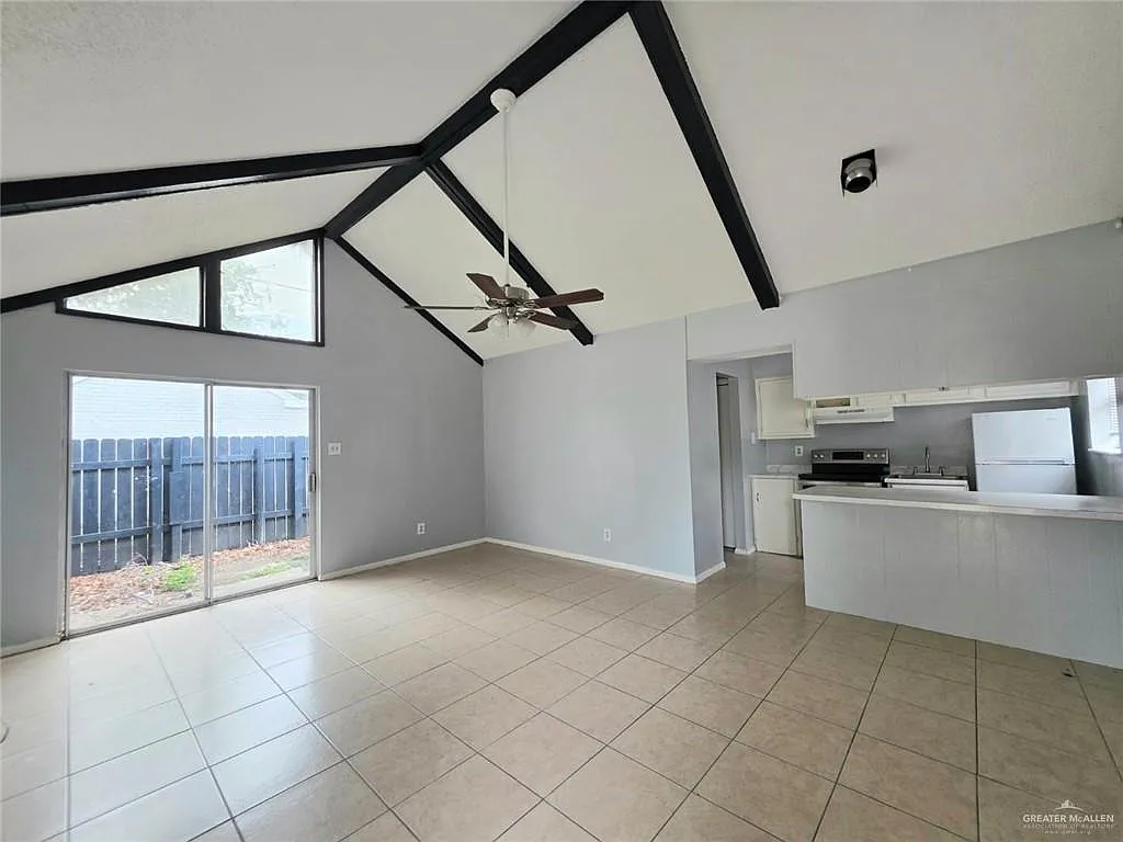 1 bed, 1.0 bath, 40037 sqft, $700 — Photo 2