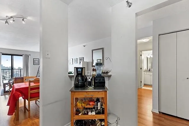 401 S 1st St #611 — Photo 11