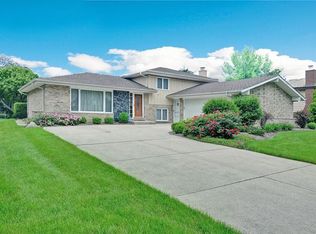 7808 Blackberry Ln, Willowbrook, IL