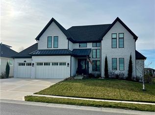 10126 N Kansas Ct, Kansas City, MO 64155