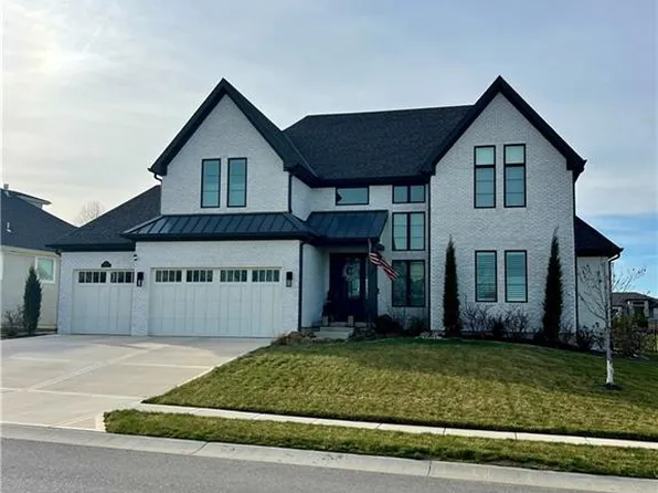 10126 N Kansas Ct, Kansas City, MO 64155