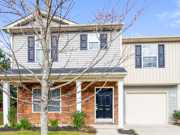 204 Ravenridge Ct, Charlotte, NC 28216