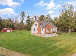 16 Pleasant View Rd, Lebanon, NJ 08833