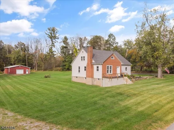 16 Pleasant View Rd, Clinton Twp., NJ 08833