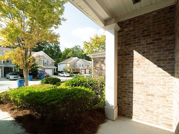 4th image of 156 Ellis Dr NE