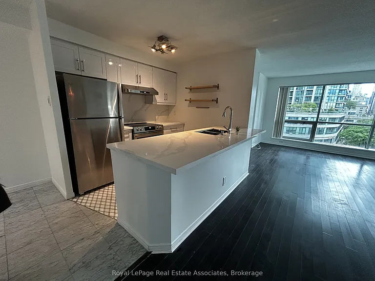 10 Yonge St #507 — Photo 2