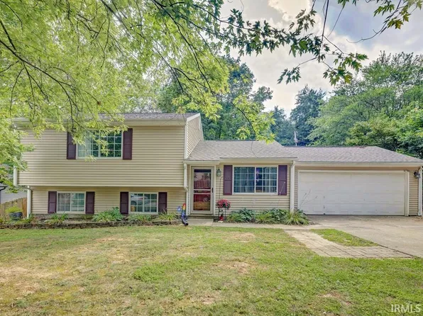 301 E Brittany Way, Ellettsville, IN 47429