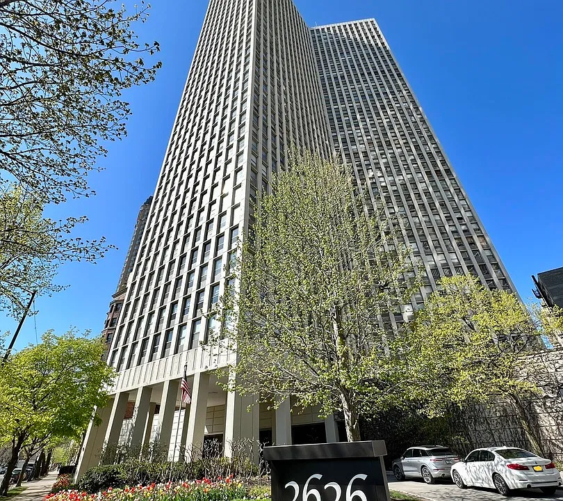 2626 N Lakeview Ave #2411