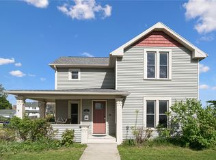 387 11th St, Marion, IA 52302